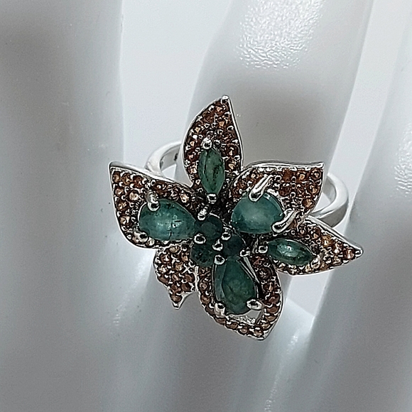 Natural Emerald 6x4mm & Sapphire  925 Sterling Silver Ring Sz 6. - Picture 5 of 8